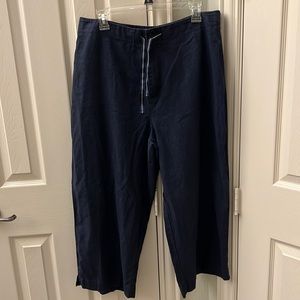 Lee Navy Linen Capri Pants. Like New. Size 16.